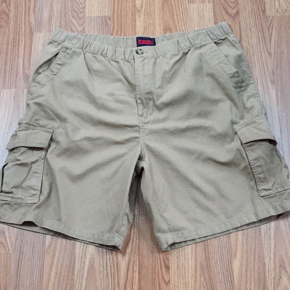 elastic waist cargo shorts